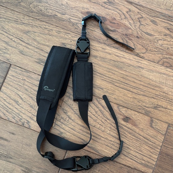 Lowepro Black Camera Strap - Picture 1 of 7